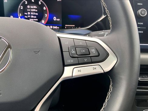 Used 2022 Volkswagen Taos SE w/ Panoramic Sunroof Package image 28