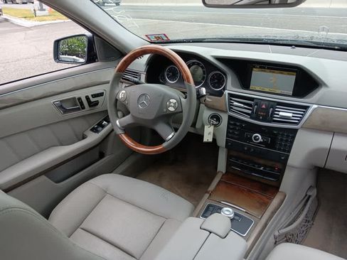 Used 2010 Mercedes-Benz E 350 4MATIC Sedan image 16