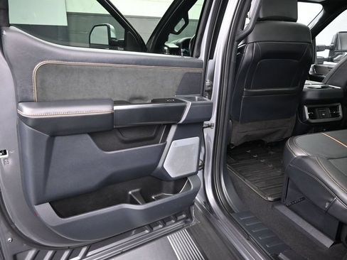 Certified 2023 Ford F450 Platinum w/ FX4 Off-Road Package AWD/4WD image 11
