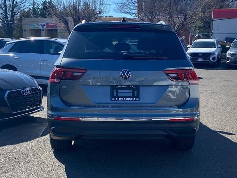 Certified 2022 Volkswagen Tiguan SE image 3