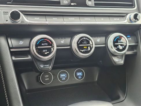 Used 2023 Genesis G70 2.0T image 37