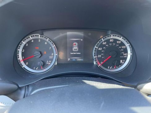 Used 2022 Toyota Highlander LE image 32