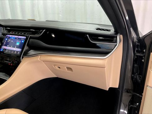 Used 2023 Jeep Grand Cherokee 4WD 4xe image 13