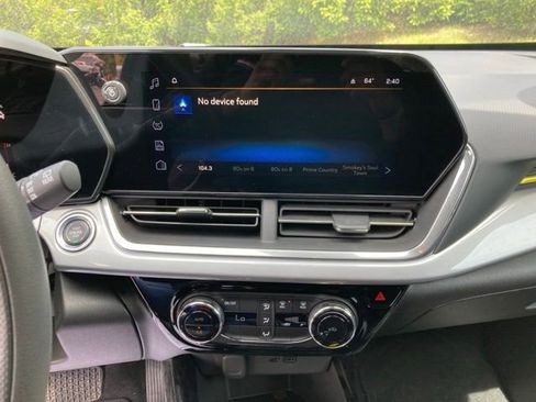 Used 2024 Chevrolet Trax LT FWD image 16