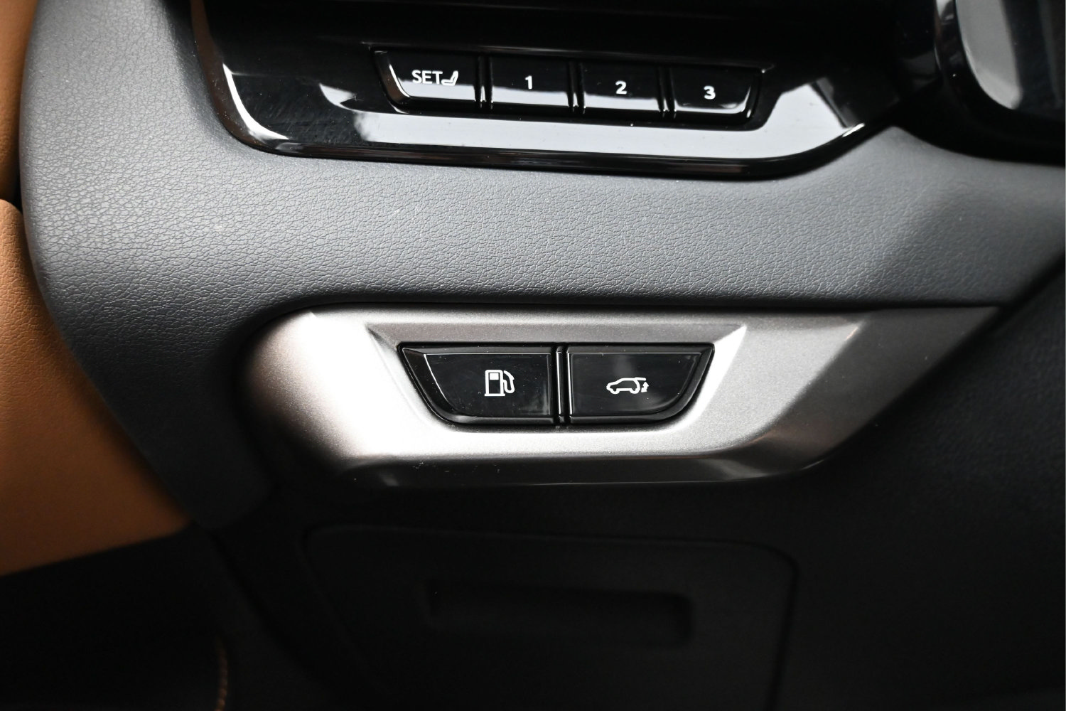 Used 2024 Lexus RX 350 Premium w/ Accessory Package AWD/4WD image 19
