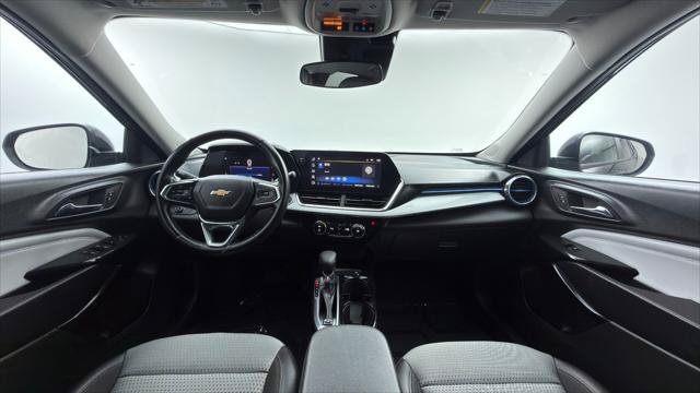 Used 2025 Chevrolet Trax LT w/ LT Convenience Package FWD image 26