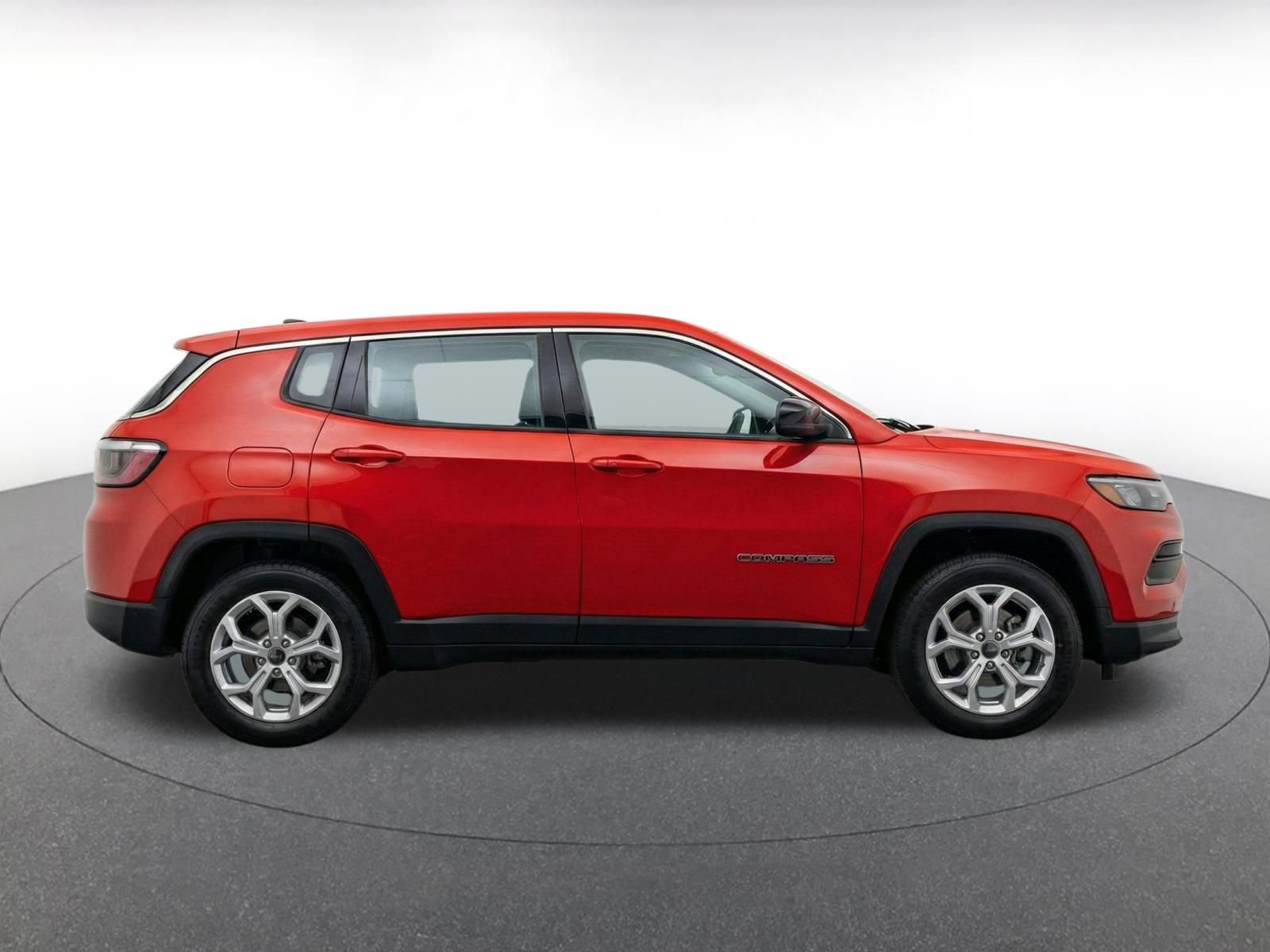 Used 2025 Jeep Compass Latitude AWD/4WD image 9