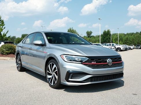 Used 2019 Volkswagen Jetta GLI FWD image 3
