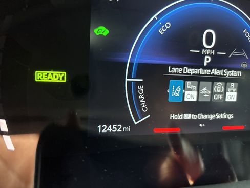 Used 2025 Toyota Camry SE FWD image 8