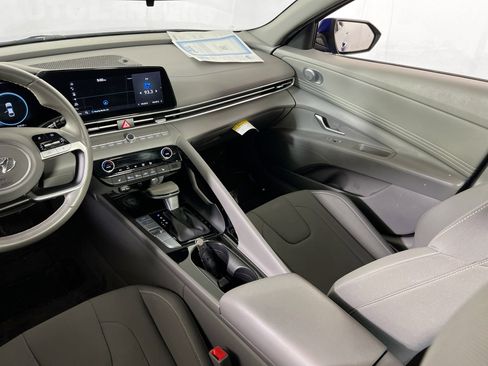 Used 2023 Hyundai Elantra SEL w/ Convenience Package image 23