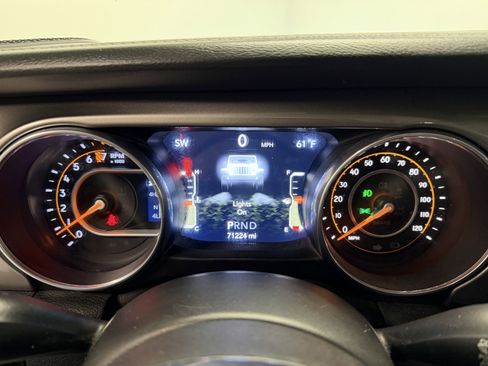 Used 2018 Jeep Wrangler Unlimited Sahara w/ Dual Top Group image 14