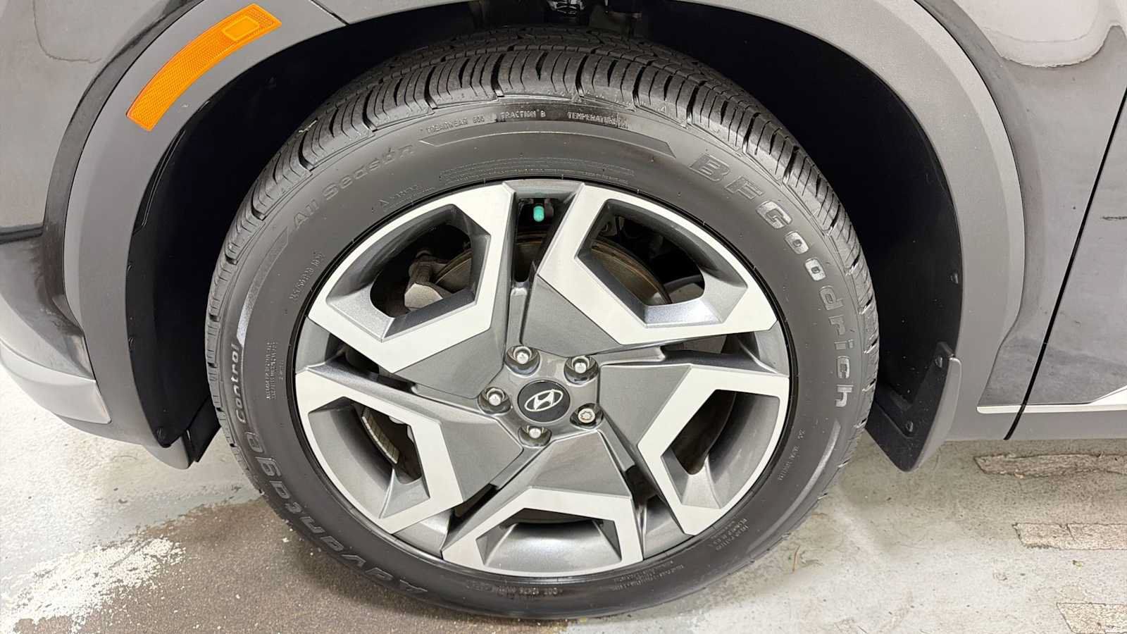 Used 2023 Hyundai Palisade Limited w/ Winter Package AWD/4WD image 10