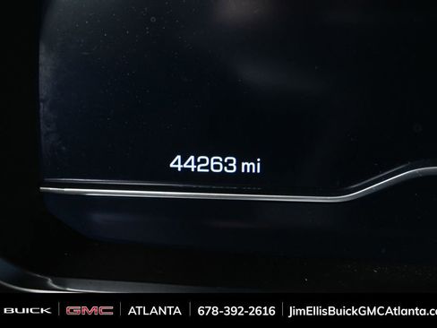 Certified 2022 GMC Yukon XL SLE image 9