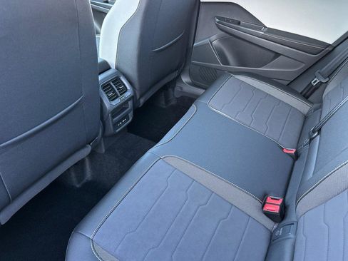 New 2026 Volkswagen Taos SE image 11