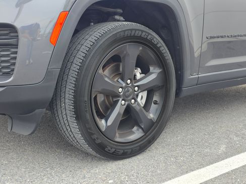 Used 2023 Jeep Grand Cherokee Altitude AWD/4WD image 10