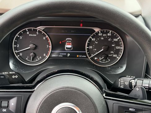 Used 2023 Nissan Rogue SV FWD image 17