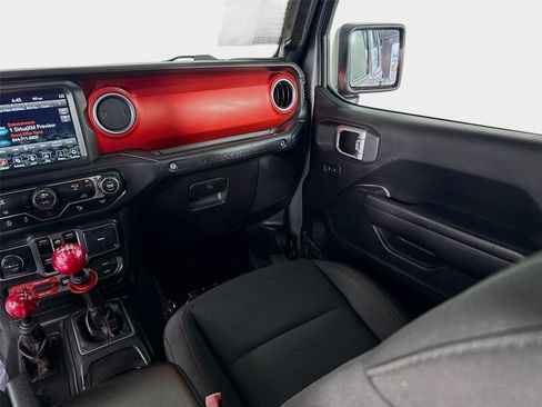 Used 2018 Jeep Wrangler Unlimited Rubicon AWD/4WD image 24