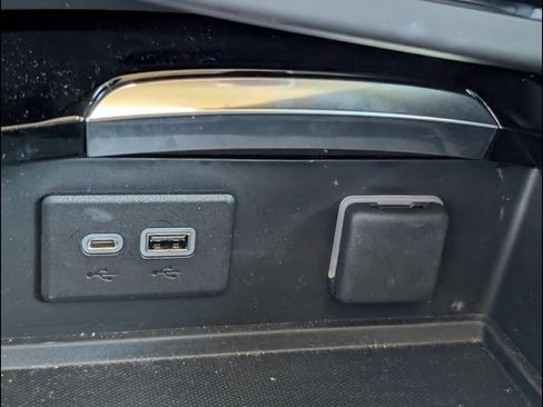 Used 2023 Buick Envision Essence FWD image 16