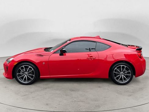 Used 2018 Toyota 86 RWD image 2