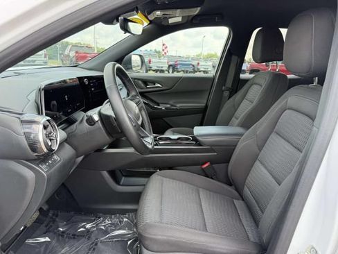 Used 2025 Chevrolet Equinox LT w/ Safety and Technology Package AWD/4WD image 10