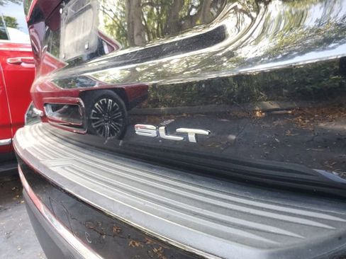 Used 2022 GMC Yukon SLT w/ SLT Premium Package image 8