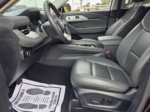 Used 2025 Ford Explorer Active w/ Active Comfort Package RWD image 6