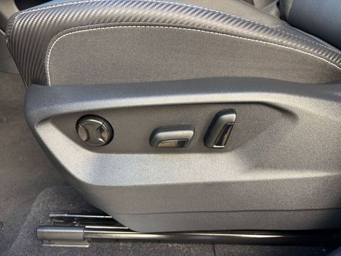 Used 2025 Volkswagen Atlas Cross Sport SE image 23