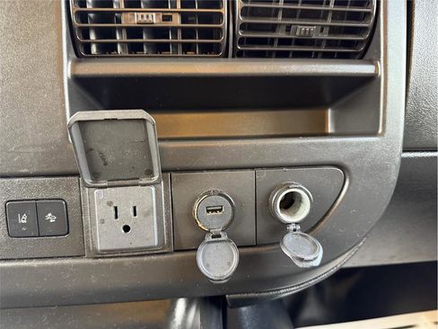 Used 2020 GMC Savana 3500 Extended w/ Driver Convenience Package image 24