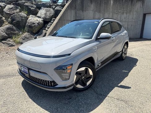 Certified 2024 Hyundai Kona Limited FWD image 2