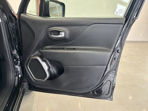 Used 2023 Jeep Renegade Latitude image 49