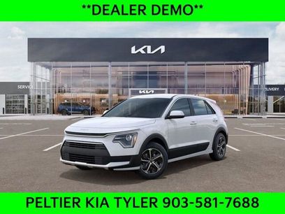 New 2025 Kia Niro LX