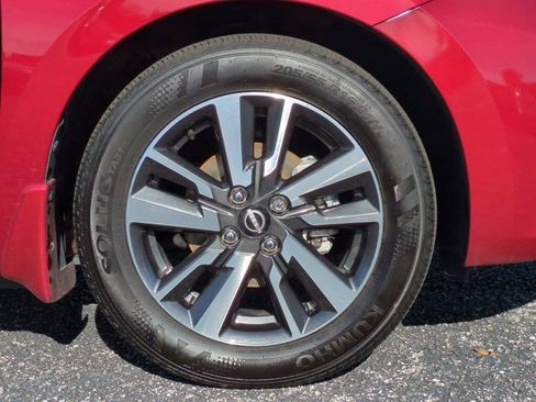 Used 2025 Nissan Versa SV w/ Trunk Package image 11