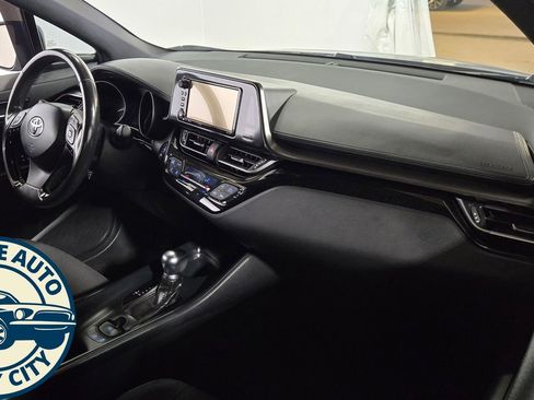 Used 2018 Toyota C-HR XLE FWD image 31