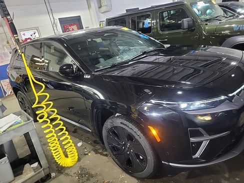 Used 2024 Jeep Wagoneer Launch Edition image 3