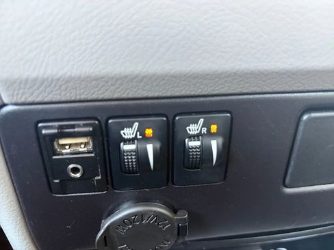Used 2015 Toyota Sienna XLE Premium w/ Four Season Floor Mat Package FWD image 26