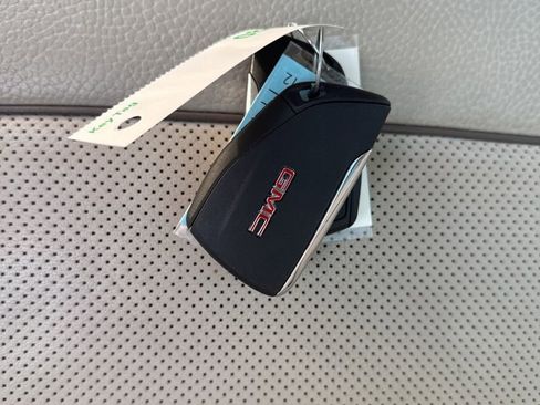 Used 2023 GMC Yukon Denali w/ Denali Reserve Package image 7