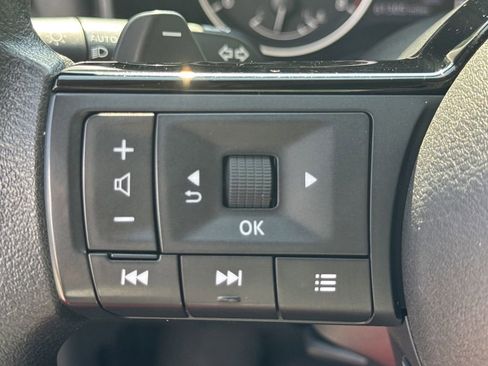 Used 2023 Nissan Rogue SV image 24