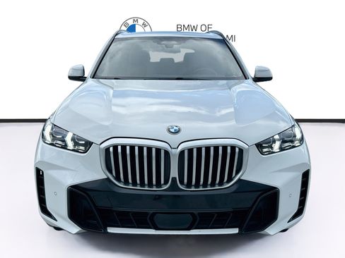 Used 2024 BMW X5 sDrive40i w/ M Sport Package RWD image 2