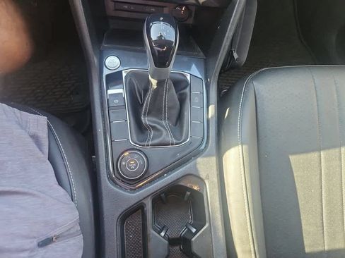 Used 2023 Volkswagen Tiguan SE AWD/4WD image 18