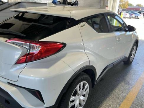 Used 2021 Toyota C-HR LE image 3