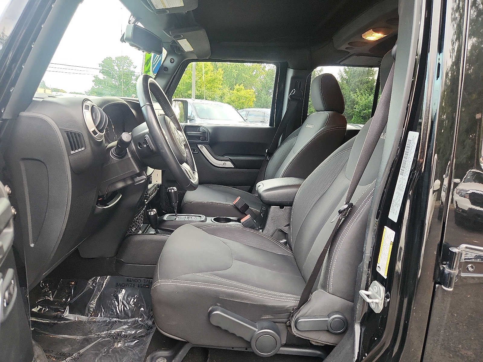 Used 2016 Jeep Wrangler Unlimited Sahara w/ Dual Top Group AWD/4WD image 13