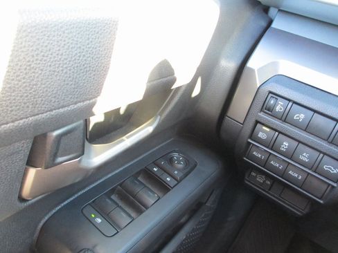 Used 2025 Toyota Tacoma TRD Sport image 27