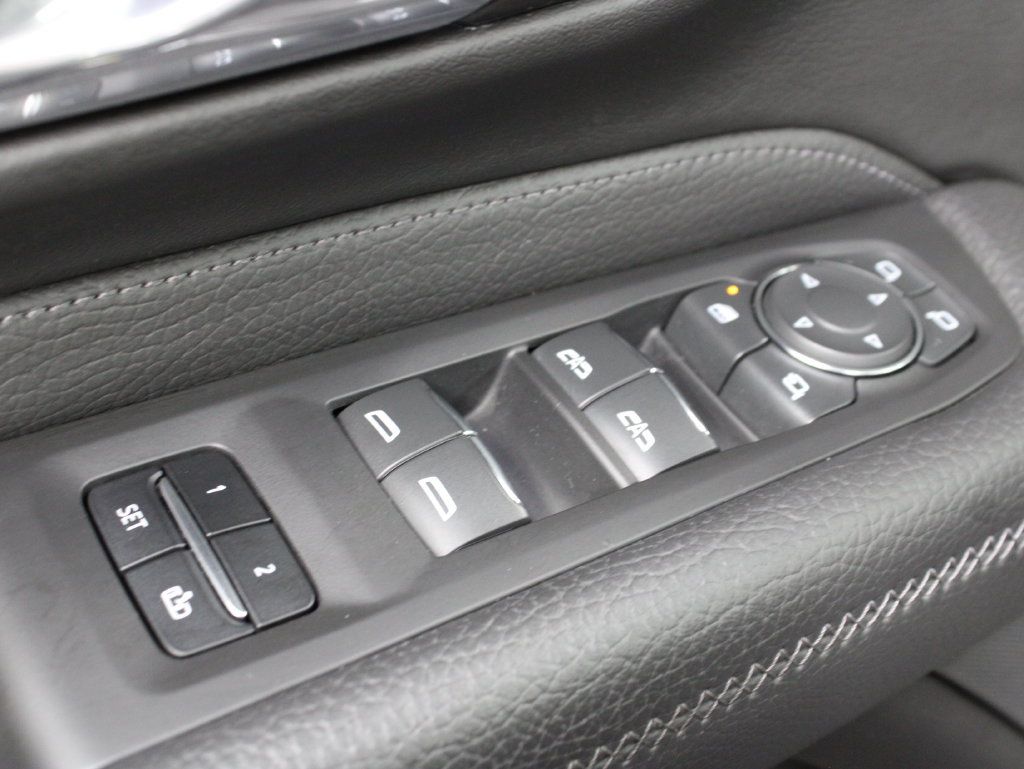 Used 2023 GMC Yukon XL Denali AWD/4WD image 74