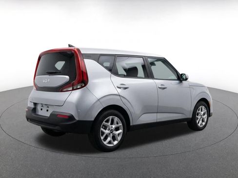 Used 2025 Kia Soul LX w/ LX Technology Package FWD image 11