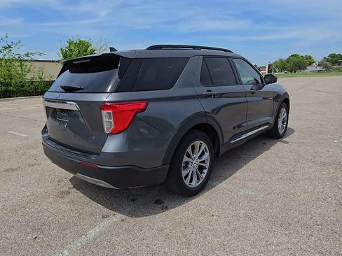 Used 2023 Ford Explorer XLT w/ Equipment Group 202A image 8