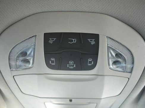 Used 2024 Chrysler Voyager LX image 32