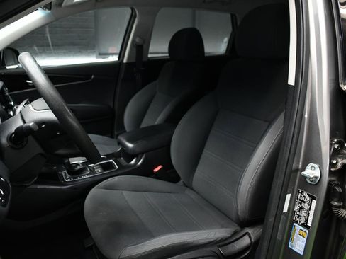 Used 2019 Kia Sorento FWD image 16
