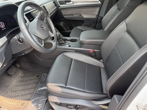 Used 2023 Volkswagen Atlas Cross Sport SE FWD image 9