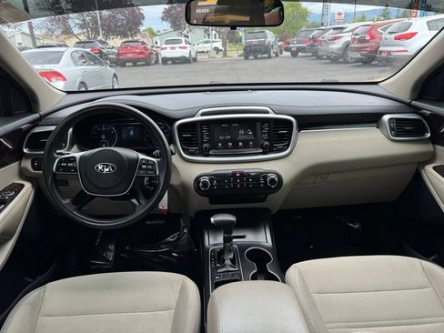 Used 2019 Kia Sorento FWD image 15