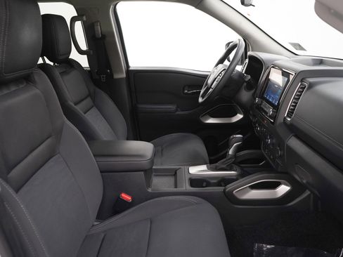 Used 2024 Nissan Frontier SV w/ Technology Package image 11